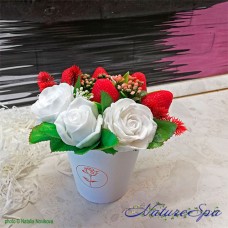 Мыло "Букет 3 Розы и 5 клубничек" в кашпо